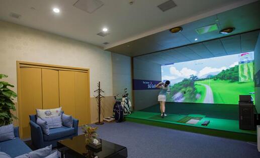 城市室內模擬高爾夫分為單屏模擬高爾夫 空屏高爾夫 環屏高爾夫 三種