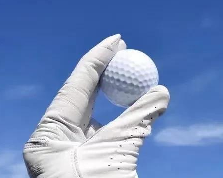 高爾夫模擬器訓練+下場實戰，助你更快學會高爾夫球