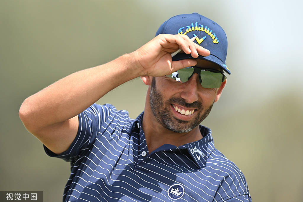 衛冕冠軍安托內-羅茲勒本輪打出6鳥2柏忌68桿（-4）暫居并列第8位